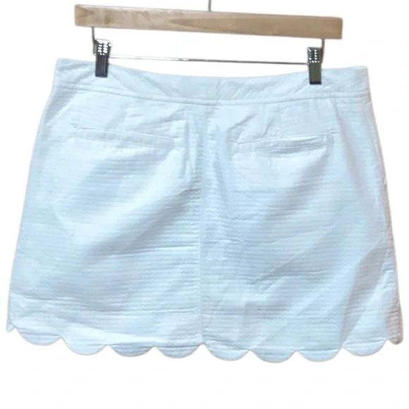 White Scalloped Hem Women's Shorts NWOT $35 - Picture 4 of 5
